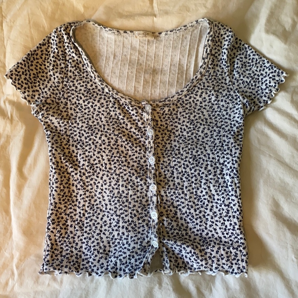 Brandy Melville ruffle zelly top
